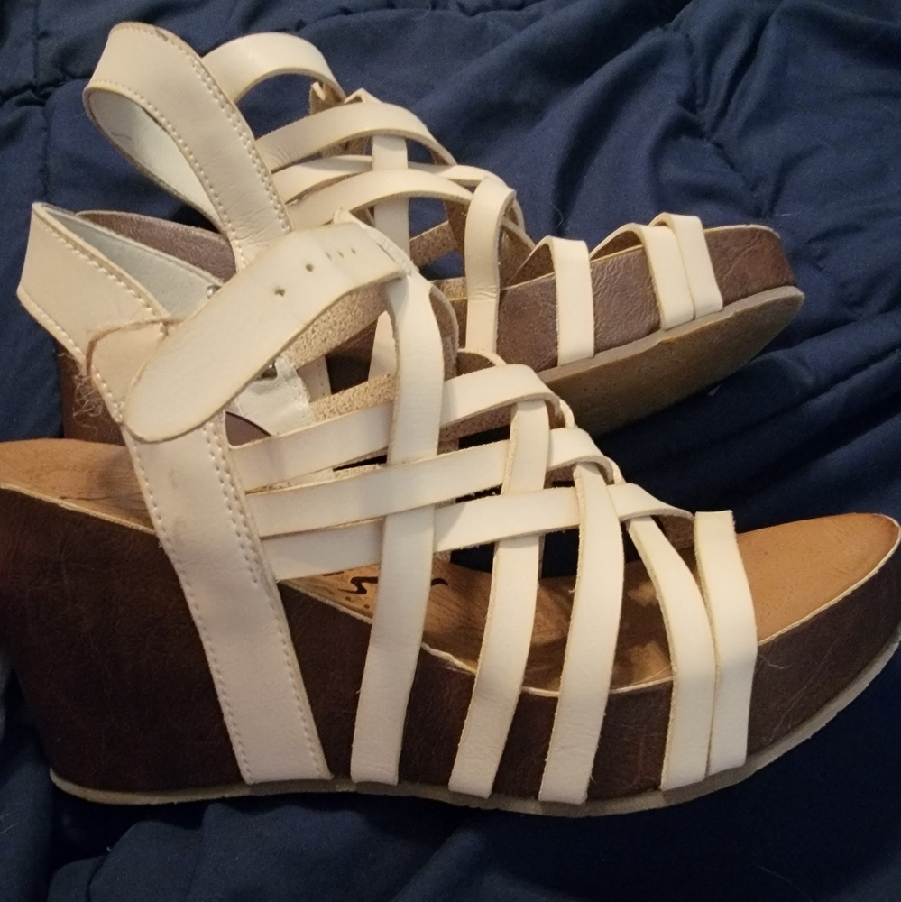 Blowfish White and Brown Wedges